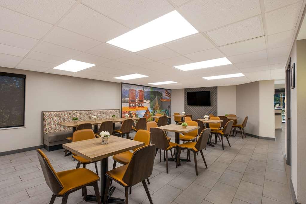 Clarion Pointe Sevierville-Pigeon Forge 餐厅 照片